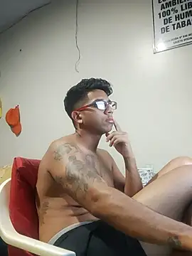 Snapshot of FitGeorge chatting on November 26, 2025, 12:10 am FitGeorge online show from November 26, 2025, 12:10 am