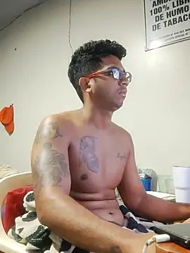 Snapshot of FitGeorge chatting on November 10, 2025, 5:23 am FitGeorge online show from November 10, 2025, 5:23 am