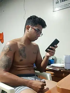 Snapshot of FitGeorge chatting on November 11, 2025, 3:40 pm FitGeorge online show from November 11, 2025, 3:40 pm