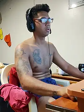 Snapshot of FitGeorge chatting on November 24, 2025, 1:05 am FitGeorge online show from November 24, 2025, 1:05 am