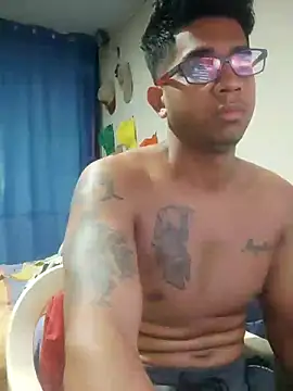 Snapshot of FitGeorge chatting on November 28, 2025, 9:37 pm FitGeorge online show from November 28, 2025, 9:37 pm