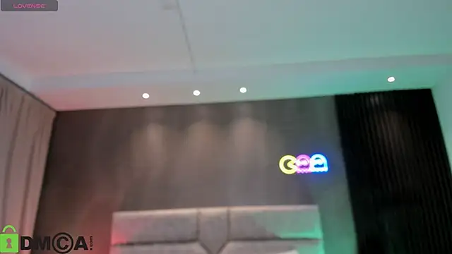 ASHLIE DIXON1 online show from November 13, 2025, 9:19 pm