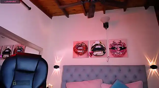 ASHLIE DIXON1 online show from March 17, 2025, 7:26 pm