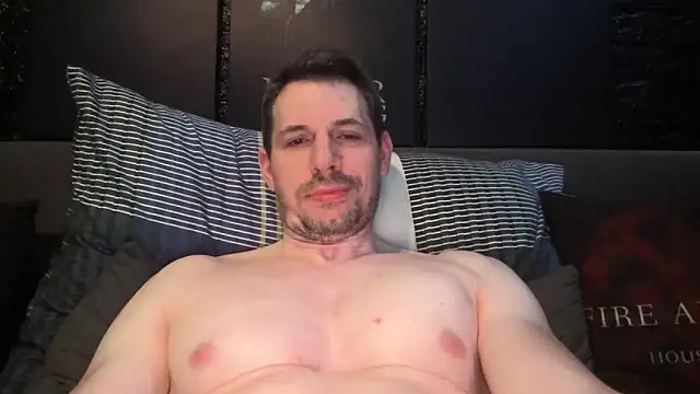 dreamwallker21 online show from April 25, 2026, 7:11 am