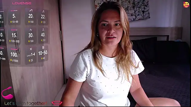 ParisW online show from October 28, 2025, 9:03 pm