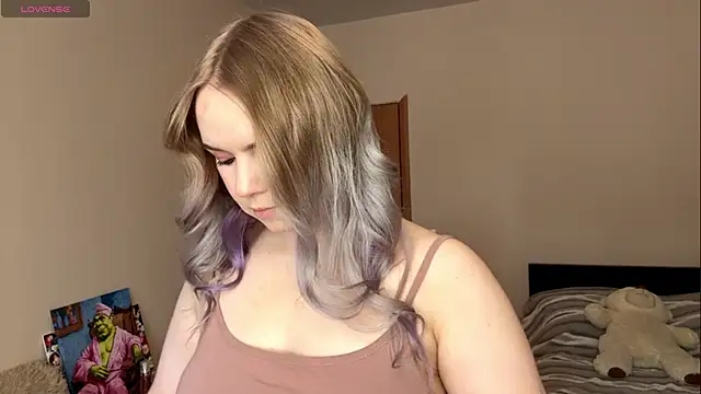 Snapshot of ZaraCreedon chatting on February 4, 2026, 6:08 am ZaraCreedon online show from February 4, 2026, 6:08 am