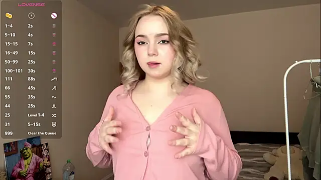 Snapshot of ZaraCreedon chatting on March 1, 2026, 6:02 am ZaraCreedon online show from March 1, 2026, 6:02 am