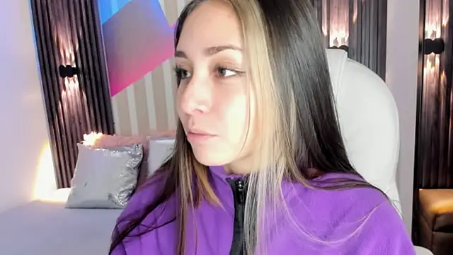 emily layton online show from October 14, 2025, 2:39 pm