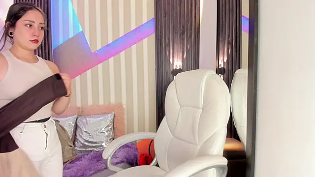 emily layton online show from October 25, 2025, 3:45 pm