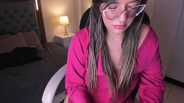 Snapshot of SEXMILLA_ chatting on December 14, 2025, 6:57 pm SEXMILLA online show from December 14, 2025, 6:57 pm