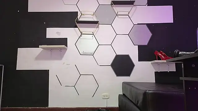 alondrabigtits online show from October 9, 2025, 12:06 pm