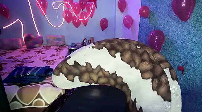 expression queen online show from February 15, 2025, 2:44 pm