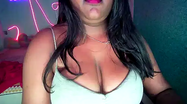 expression queen online show from February 25, 2025, 9:15 pm