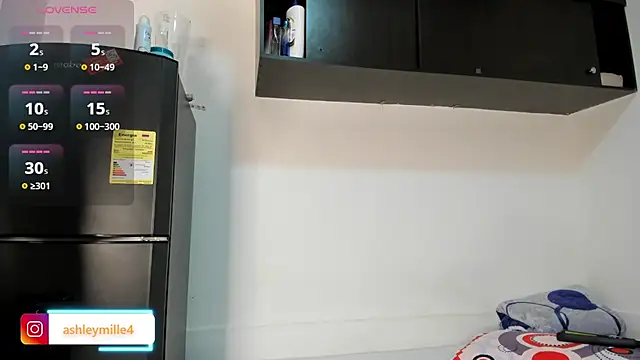 Snapshot of _ashleymiller chatting on November 28, 2025, 7:14 pm ashleymiller online show from November 28, 2025, 7:14 pm