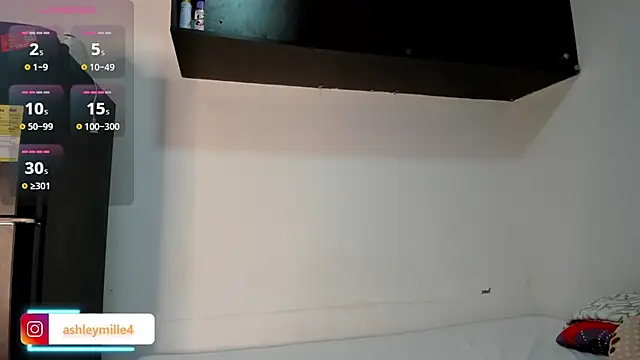 Snapshot of _ashleymiller chatting on October 7, 2025, 7:15 pm ashleymiller online show from October 7, 2025, 7:15 pm
