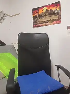 latinmartin73 online show from November 24, 2025, 8:09 pm