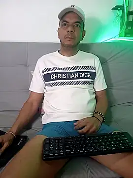 latinmartin73 online show from March 16, 2025, 2:11 pm