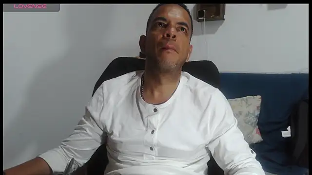 latinmartin73 online show from May 10, 2026, 5:11 am