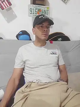 latinmartin73 online show from November 17, 2025, 2:37 am