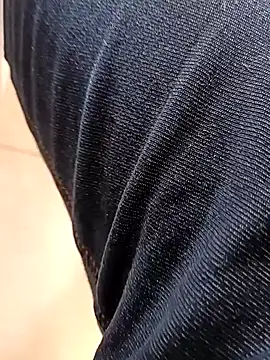 huzi518 online show from October 31, 2025, 1:02 am