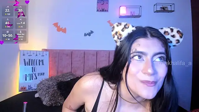 miakhalifaaa  online show from October 16, 2025, 9:56 pm