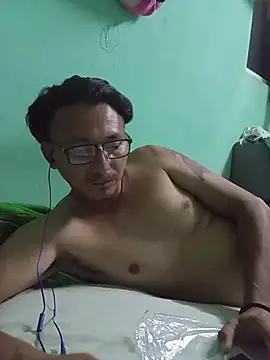 Snapshot of Andresguz35 chatting on November 10, 2025, 6:07 am Andresguz35 online show from November 10, 2025, 6:07 am