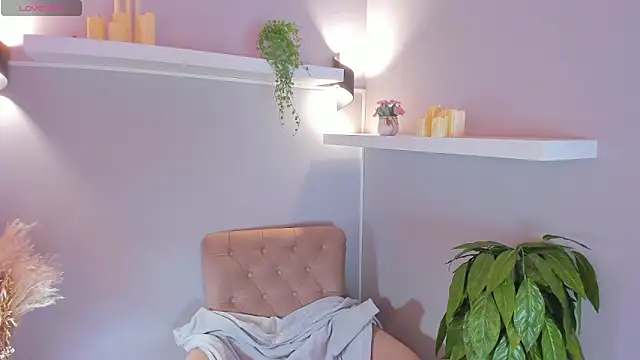 Emma  Leee online show from May 16, 2026, 1:04 am