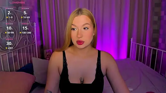 Emma  Leee online show from November 7, 2025, 12:48 am