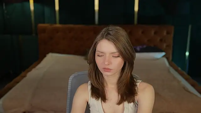 Michelle 054 online show from November 3, 2025, 12:05 am