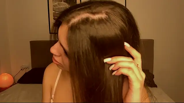 aryamirelle online show from December 4, 2025, 7:35 pm