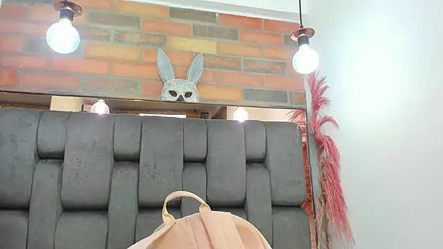 JESSYCORTES online show from October 31, 2025, 2:57 pm