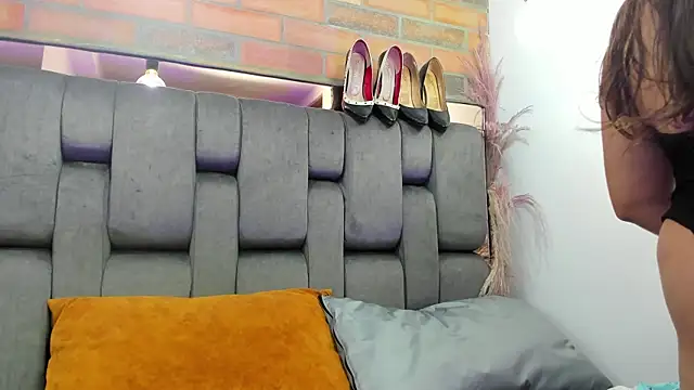 JESSYCORTES online show from October 4, 2025, 2:40 pm