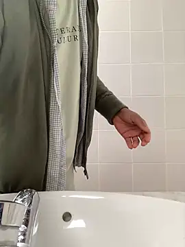 Snapshot of Lucascacaca chatting on December 5, 2024, 7:44 pm Lucascacaca online show from December 5, 2024, 7:44 pm