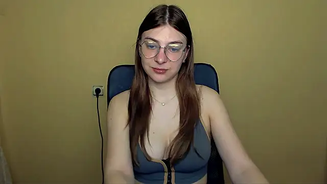 Luna Lush  online show from April 5, 2026, 8:32 am