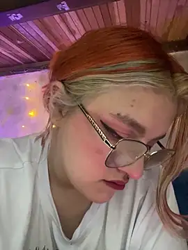 SophiaWeestt99 online show from October 24, 2025, 2:43 am