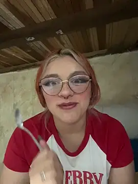 SophiaWeestt99 online show from November 7, 2025, 3:00 am