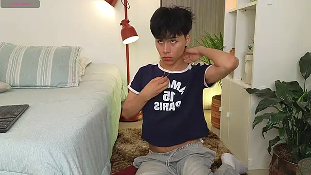 Snapshot of Tommyfoxboy chatting on November 16, 2025, 12:43 pm Tommyfoxboy online show from November 16, 2025, 12:43 pm