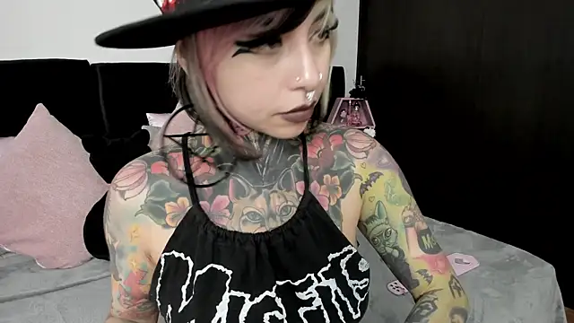 NikkiRamone online show from January 31, 2025, 3:11 pm