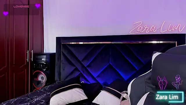 ZaraLim online show from November 5, 2025, 6:55 pm