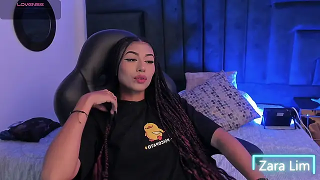 ZaraLim online show from December 21, 2025, 6:09 pm