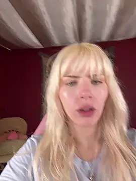 Snapshot of SirenitySirenxx chatting on February 16, 2026, 12:09 am SirenitySirenxx online show from February 16, 2026, 12:09 am