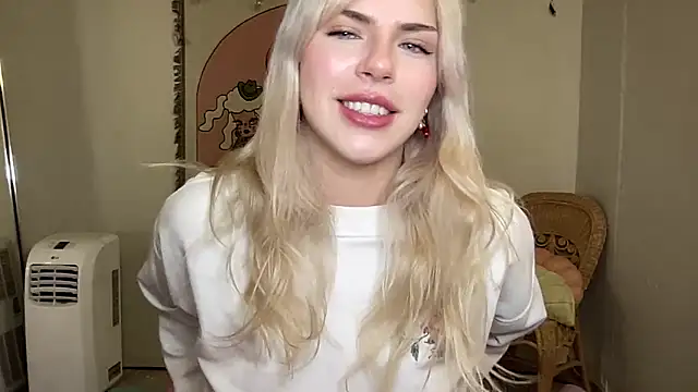 Snapshot of SirenitySirenxx chatting on March 5, 2025, 2:03 am SirenitySirenxx online show from March 5, 2025, 2:03 am