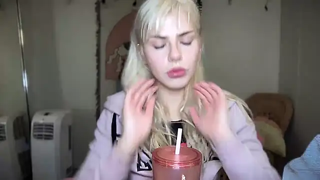 Snapshot of SirenitySirenxx chatting on March 13, 2025, 11:59 pm SirenitySirenxx online show from March 13, 2025, 11:59 pm