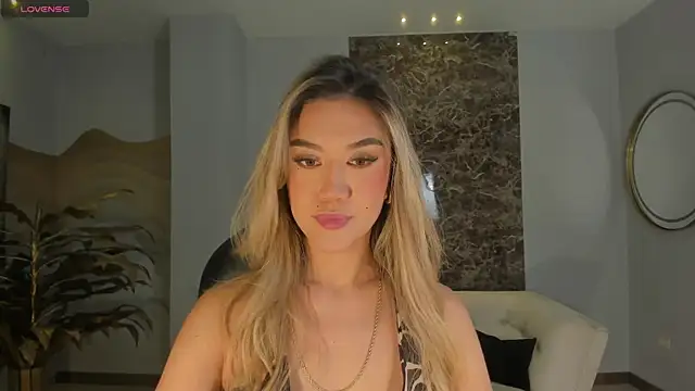 RebeccaHudson online show from April 5, 2026, 5:41 pm