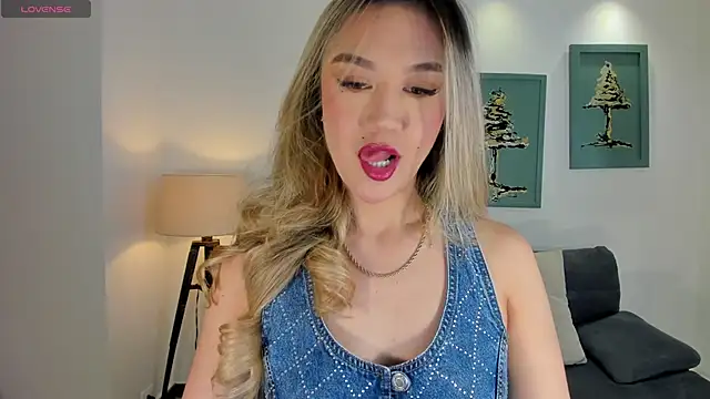 RebeccaHudson online show from May 10, 2026, 11:36 am
