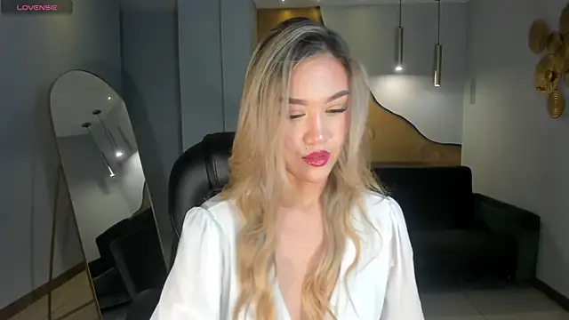 RebeccaHudson online show from March 26, 2026, 7:12 pm