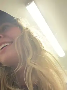 Snapshot of M1ssyk1ssy chatting on January 4, 2025, 3:07 am M1ssyk1ssy online show from January 4, 2025, 3:07 am