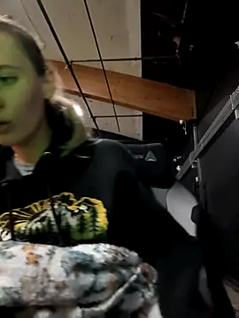 Snapshot of M1ssyk1ssy chatting on November 24, 2025, 10:43 pm M1ssyk1ssy online show from November 24, 2025, 10:43 pm