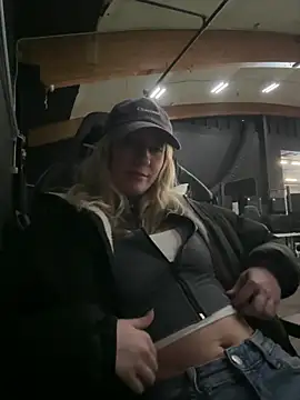 Snapshot of M1ssyk1ssy chatting on February 1, 2025, 8:16 pm M1ssyk1ssy online show from February 1, 2025, 8:16 pm