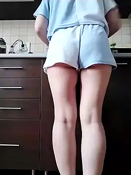 ladyrrr online show from July 9, 2026, 1:21 pm